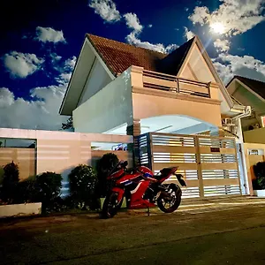 Hillary Timog Park Homes Villa